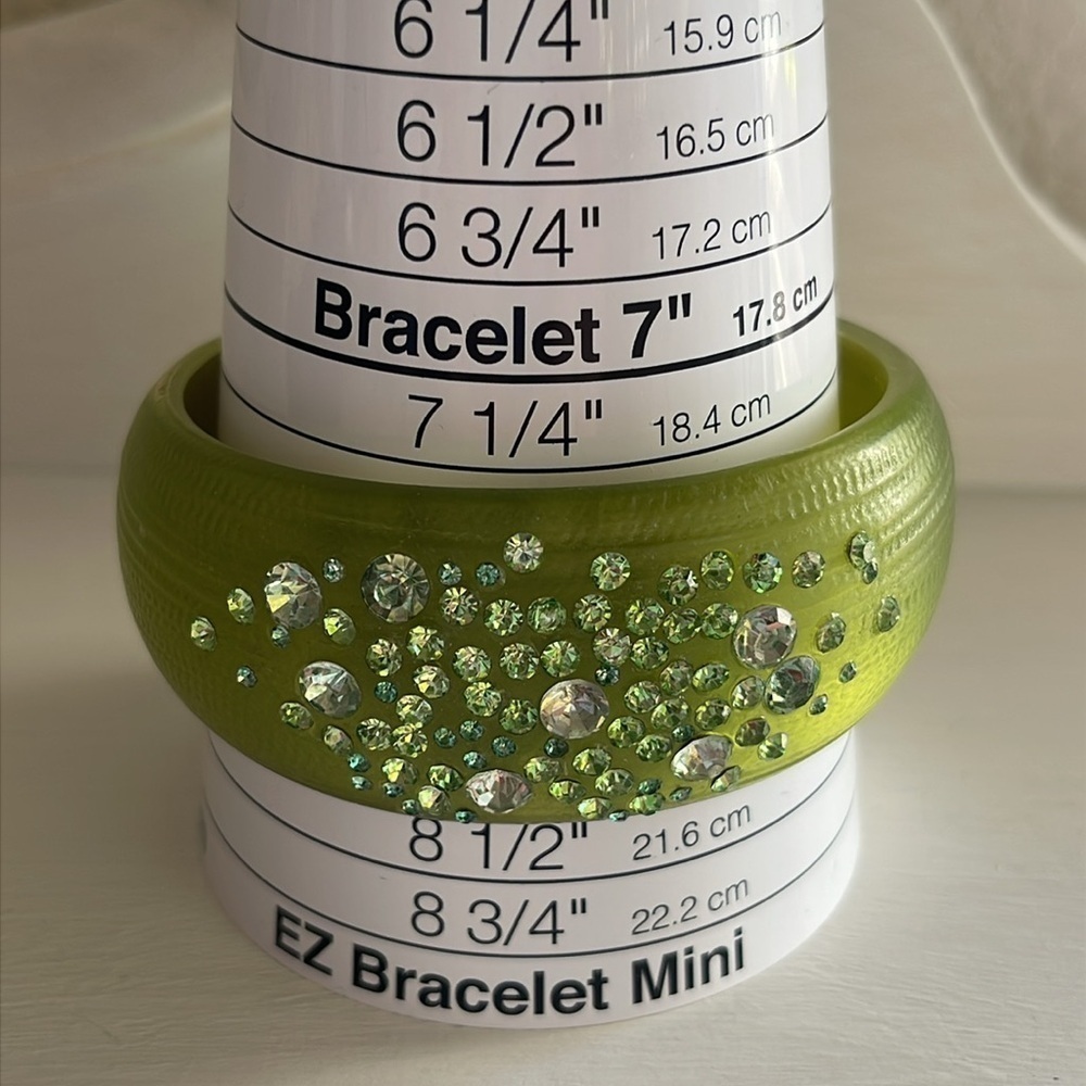 Textured Green Lucite Crystal Embellished Chunky Statement Bangle - Picture 5 of 6